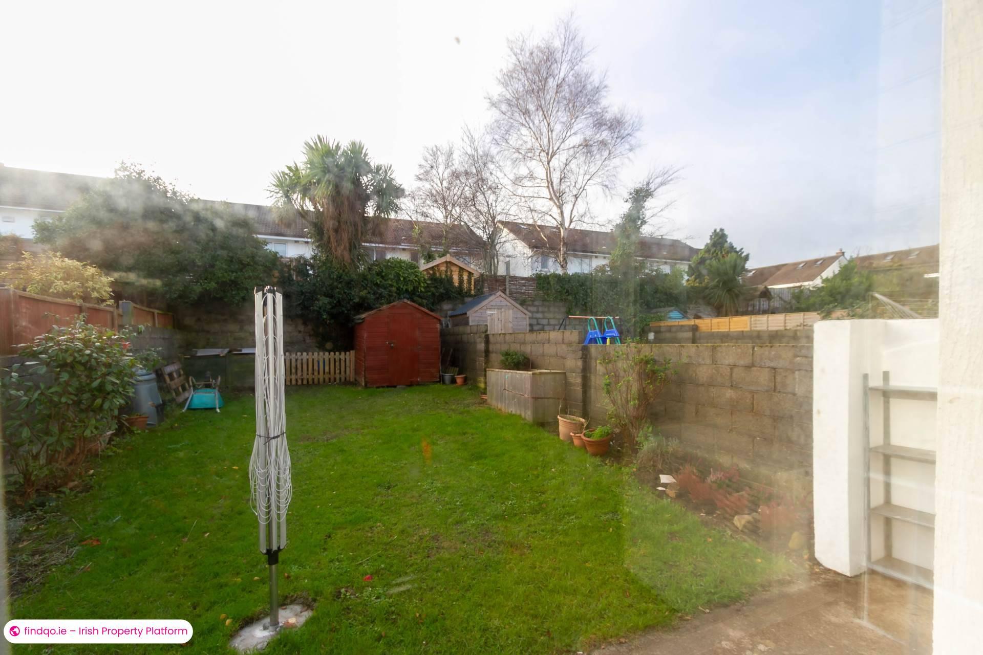 3 Bedroom Semi-detached house for Rent in Stillorgan, Dublin (County)