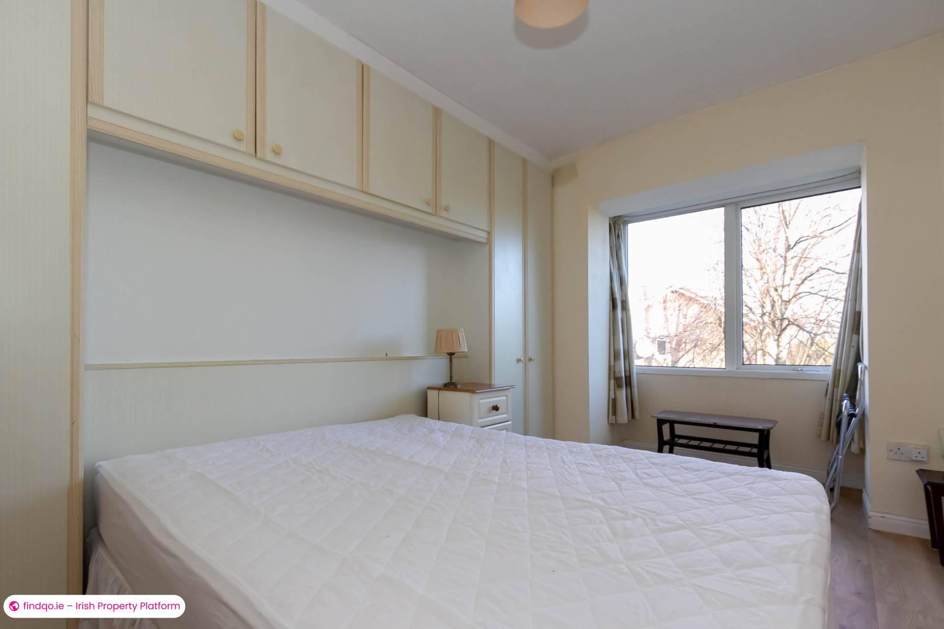 3 Bedroom Semi-detached house for Rent in Stillorgan, Dublin (County)