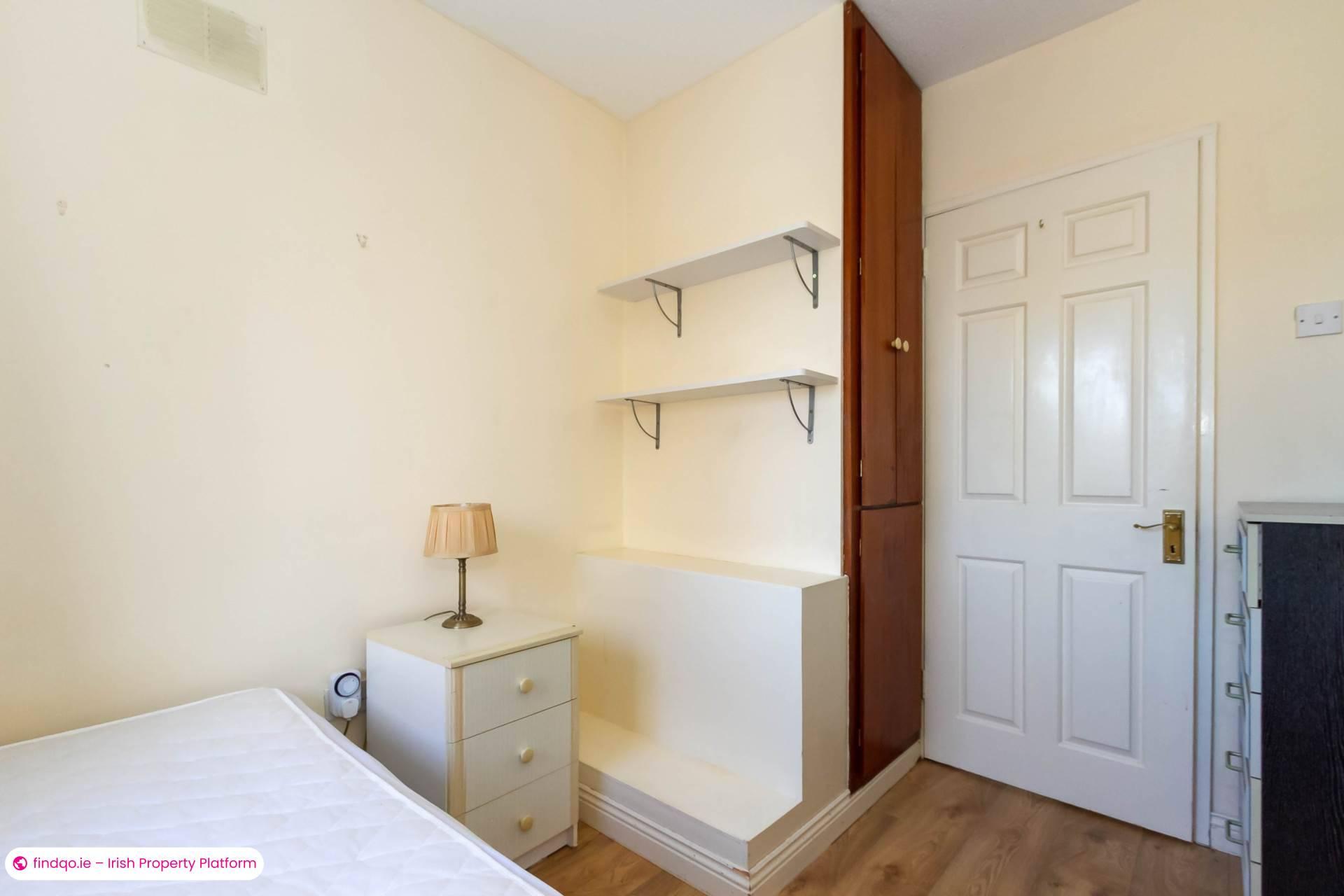 3 Bedroom Semi-detached house for Rent in Stillorgan, Dublin (County)