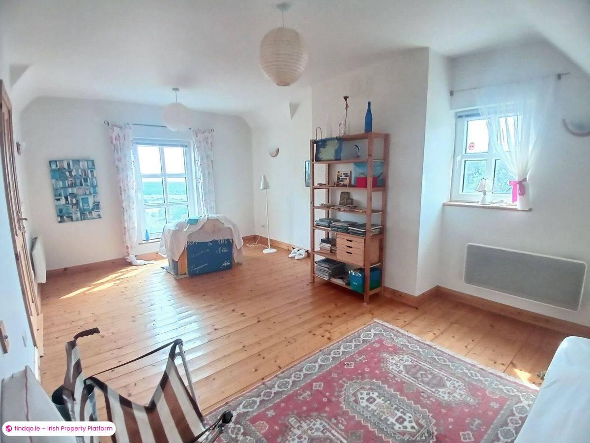 Detached house for Sale in Caherciveen, Co. Kerry, V23 C723