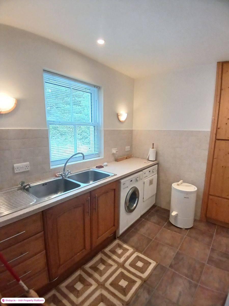 Detached house for Sale in Caherciveen, Co. Kerry, V23 C723