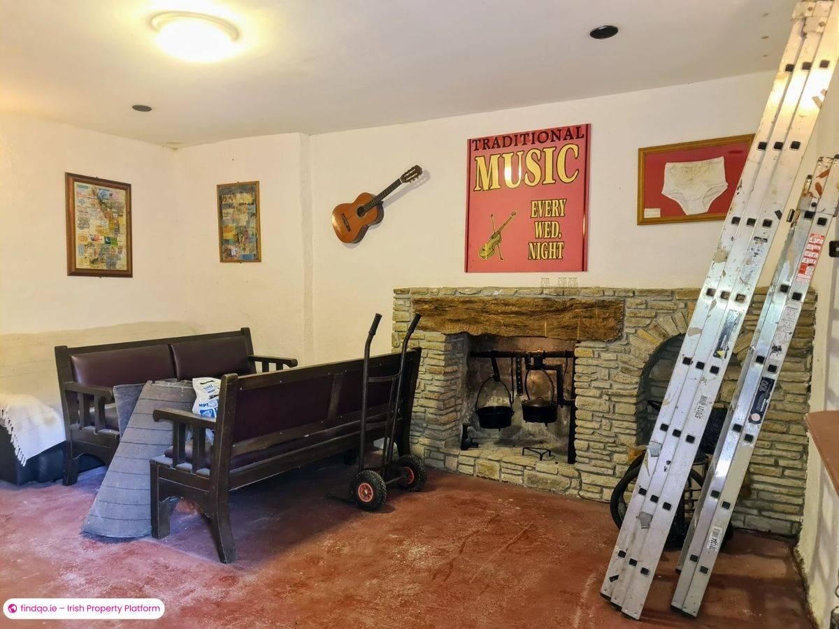 Semi-detached house for Sale in Ballyhaunis, Mayo