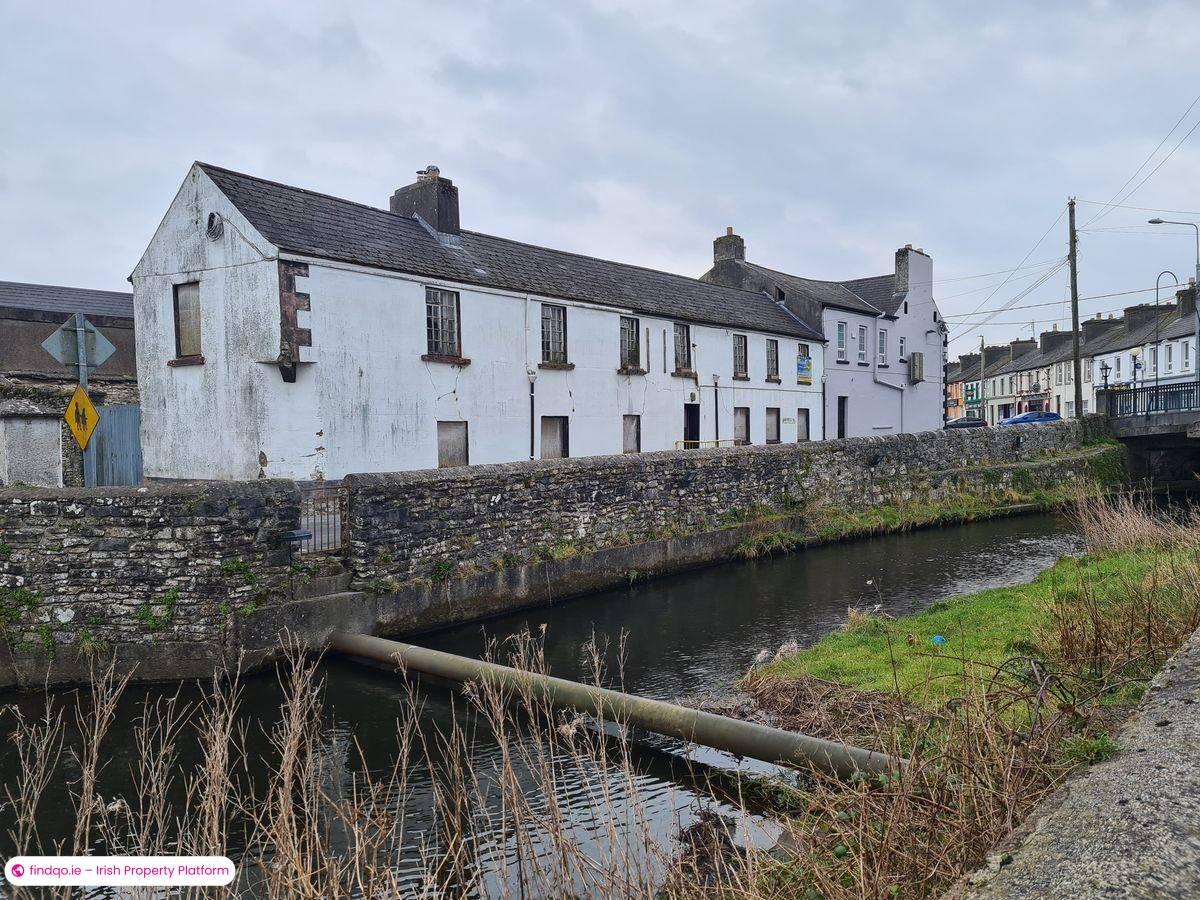 Semi-detached house for Sale in Charlestown, Mayo