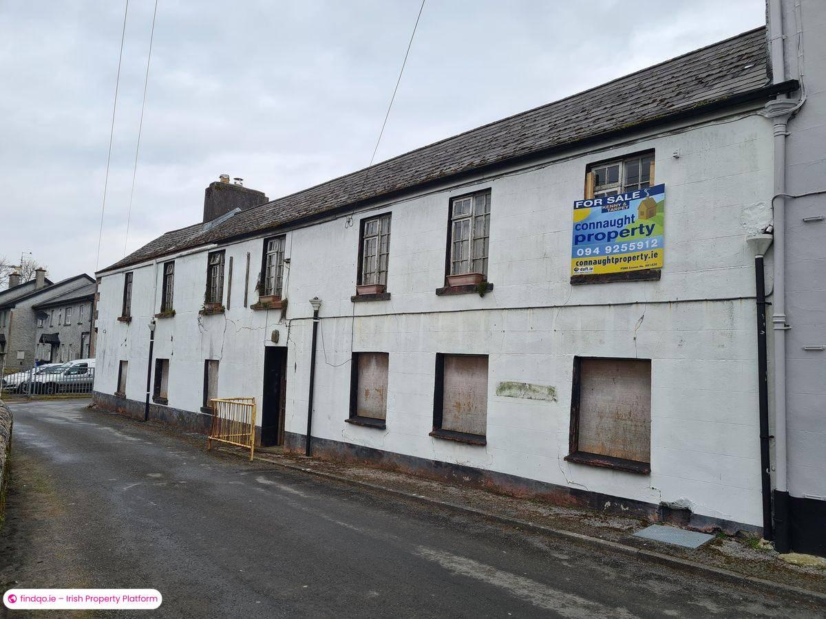 Semi-detached house for Sale in Charlestown, Mayo