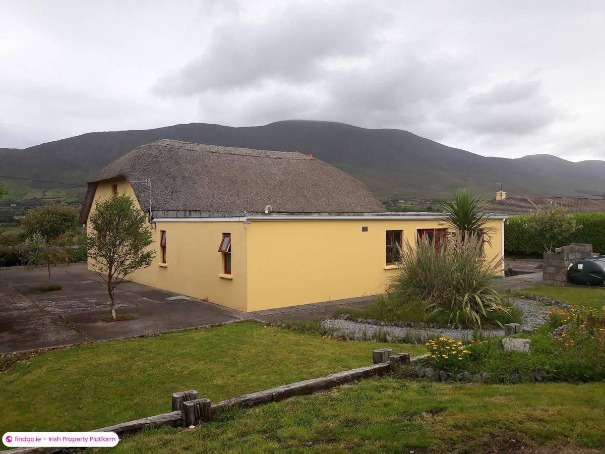 Restaurant / Bar / Hotel for Sale in Caherciveen, Co. Kerry, V23 K799