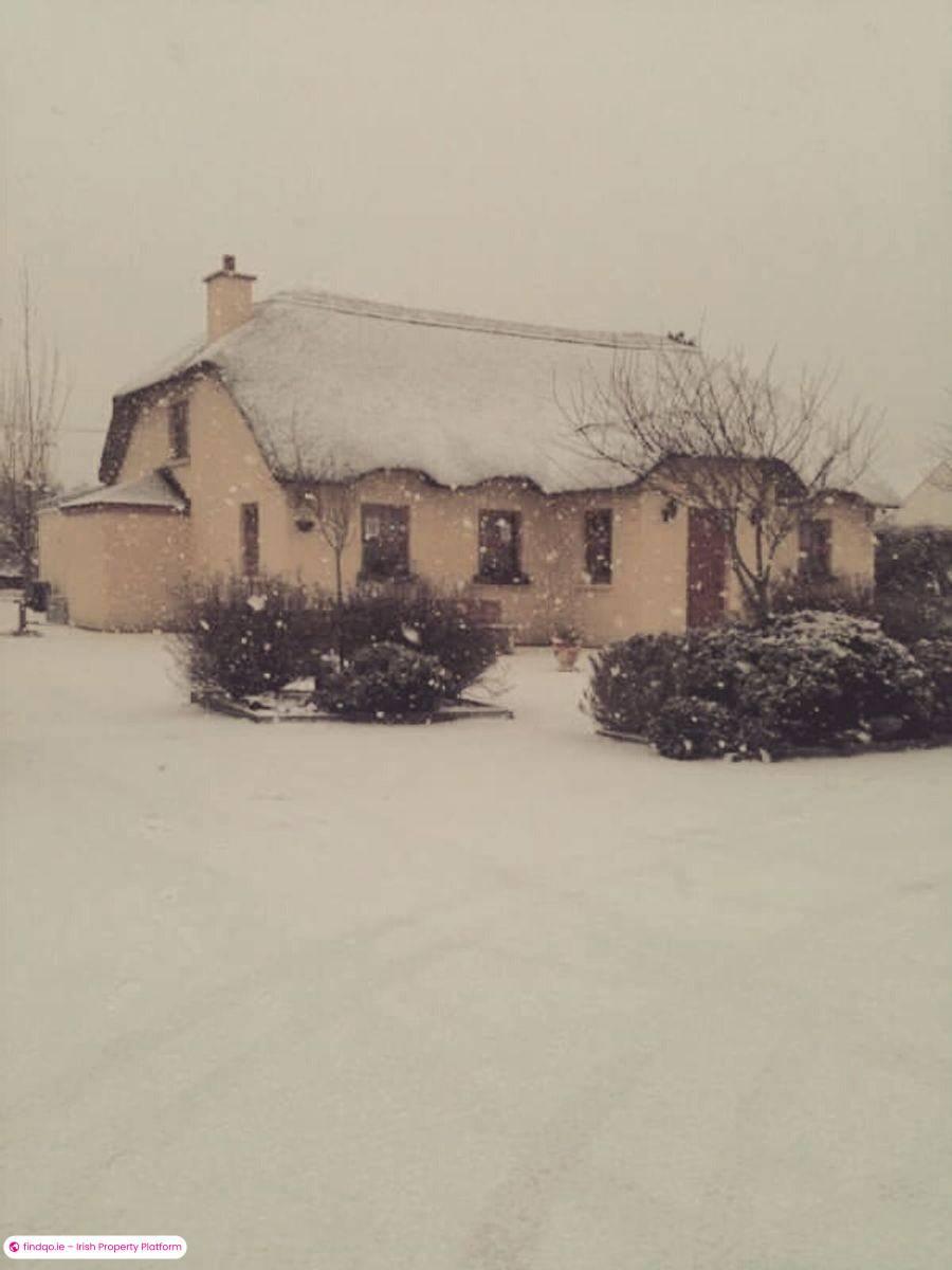 Restaurant / Bar / Hotel for Sale in Caherciveen, Co. Kerry, V23 K799