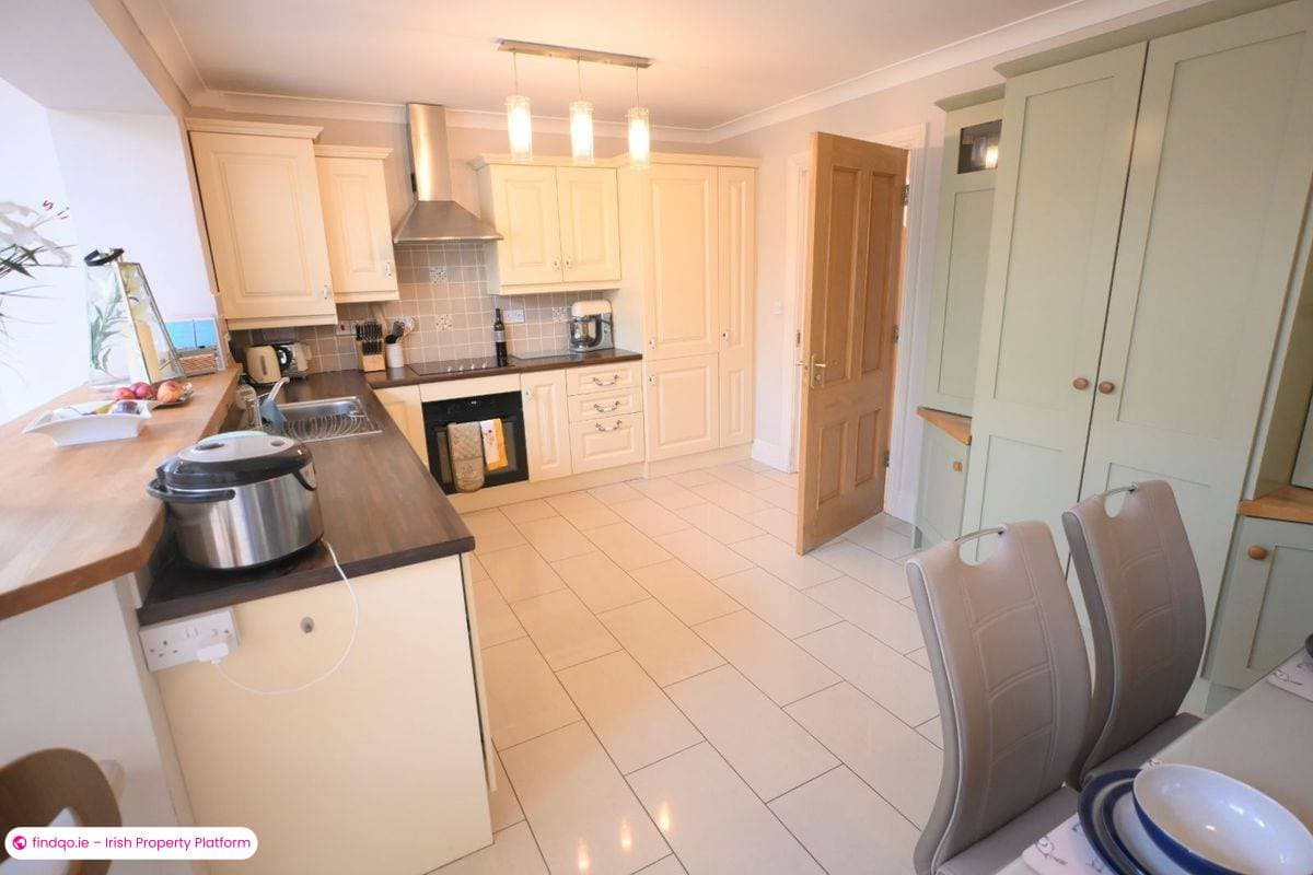 Semi-detached house for Sale in Carrigaline, Cork, P43 X766