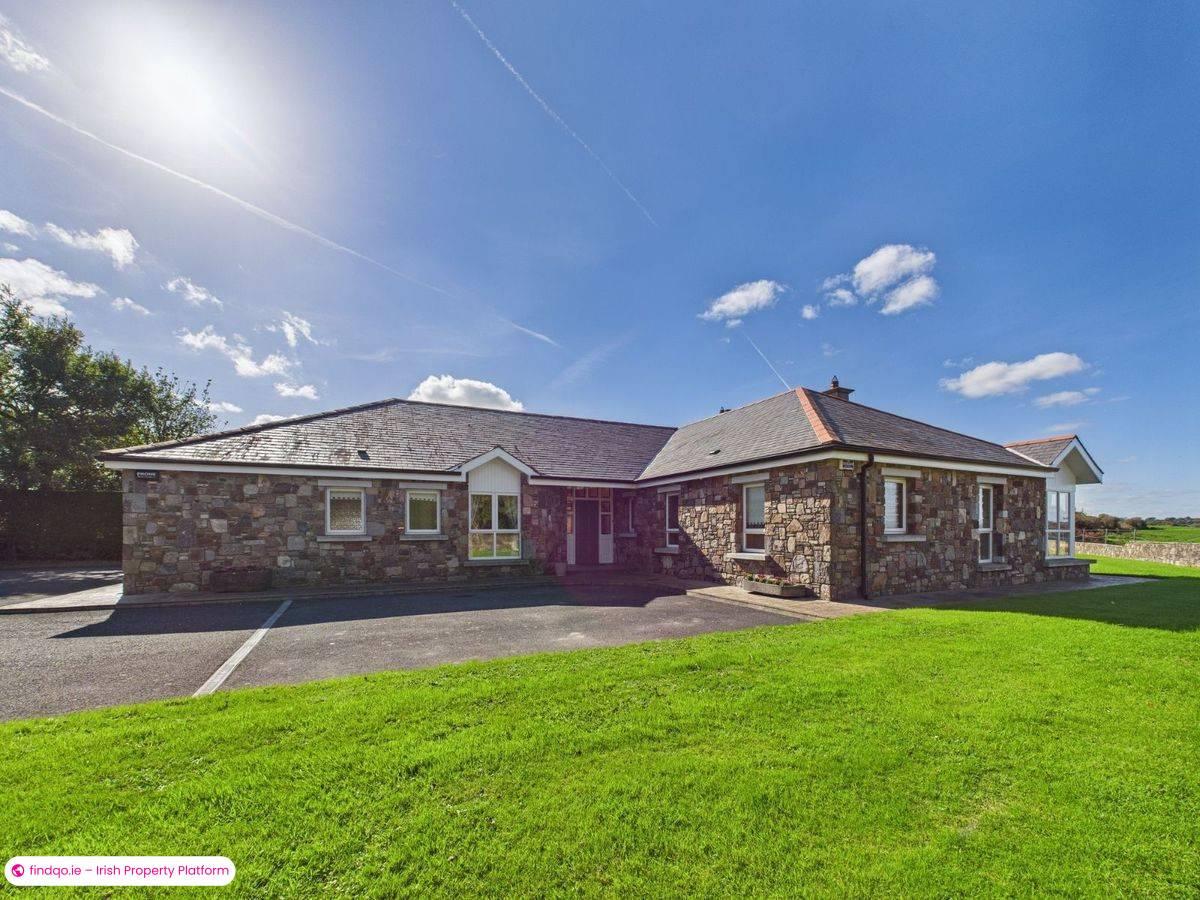 Detached house for Sale in Passage East, Waterford, X91 E2X2