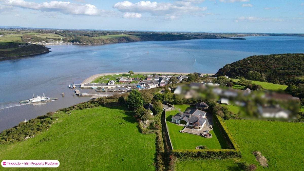 Detached house for Sale in Passage East, Waterford, X91 E2X2