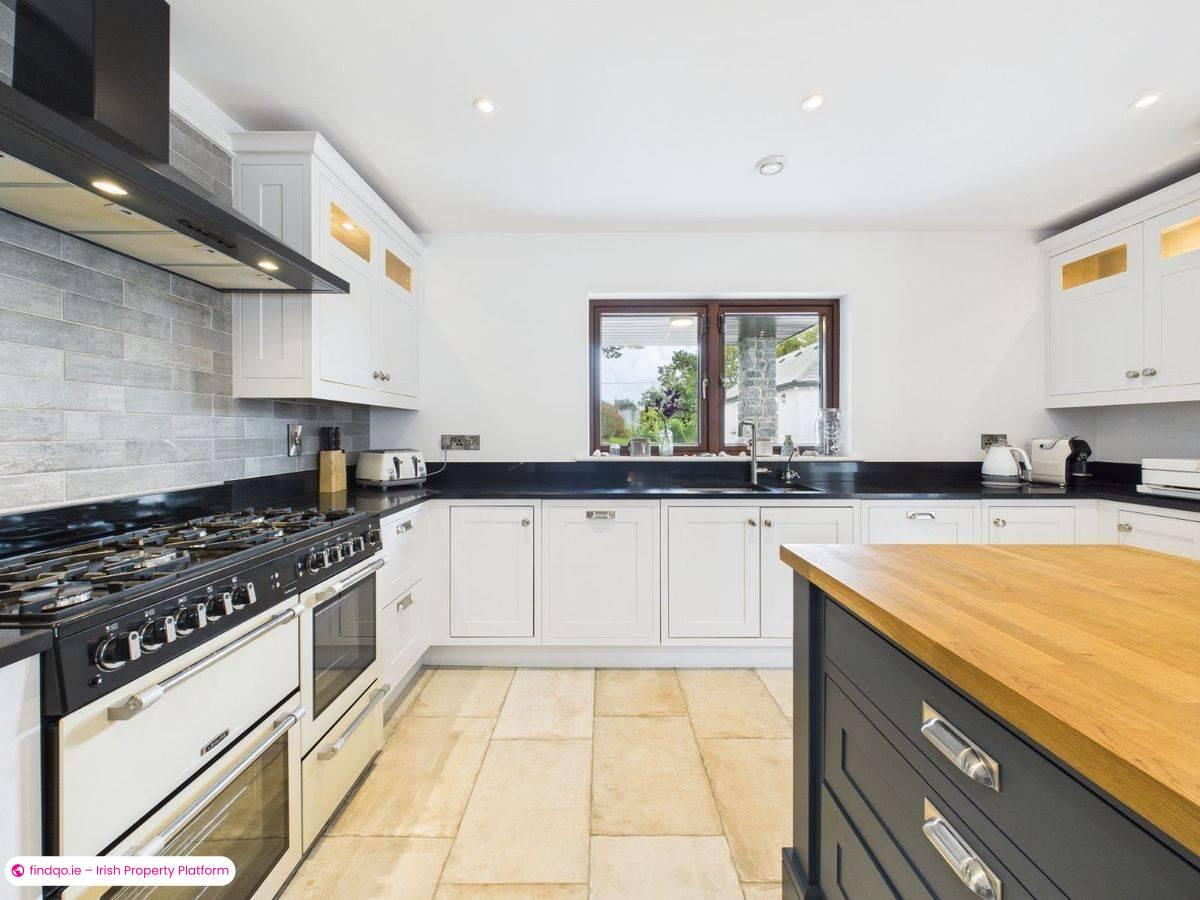 Detached house for Sale in Passage East, Waterford