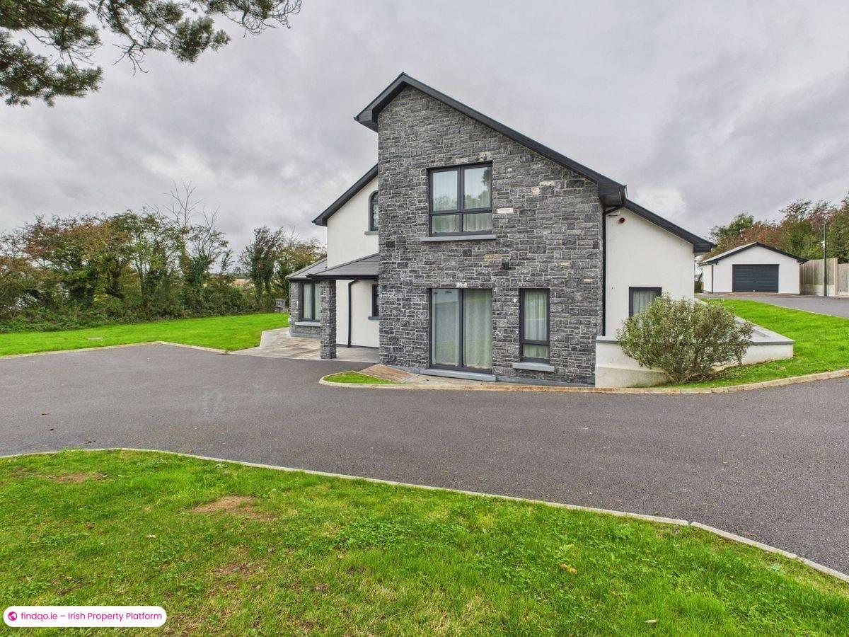 Detached house for Sale in Passage East, Waterford
