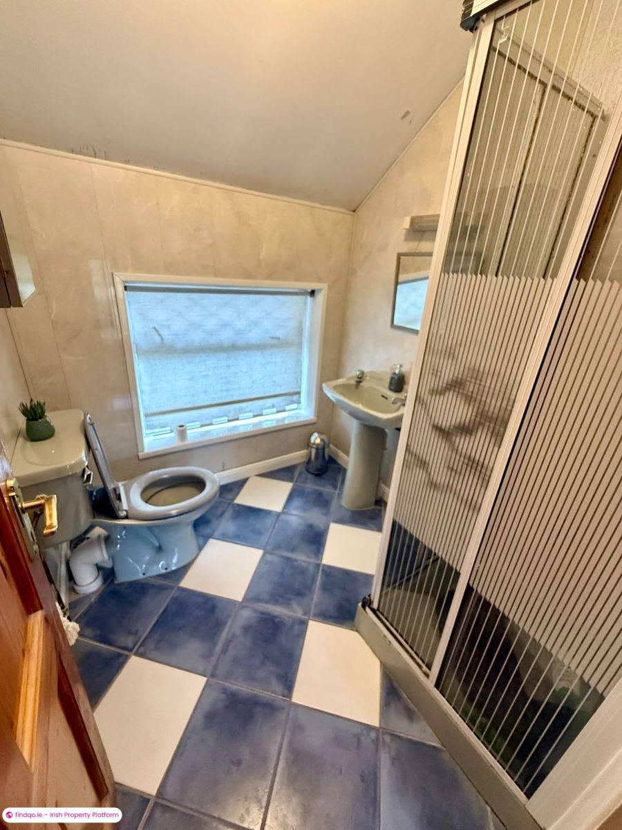 Detached house for Sale in Dring, Longford