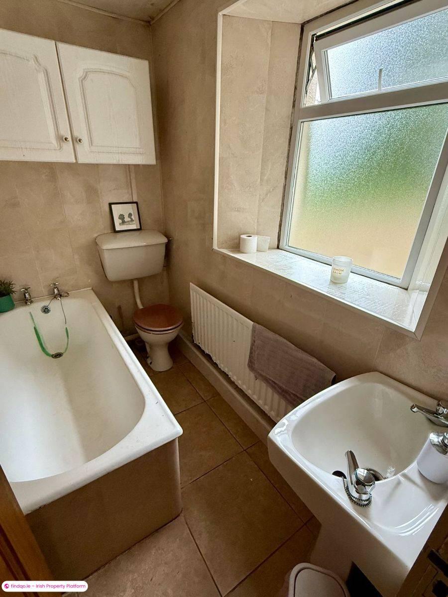 Detached house for Sale in Dring, Longford