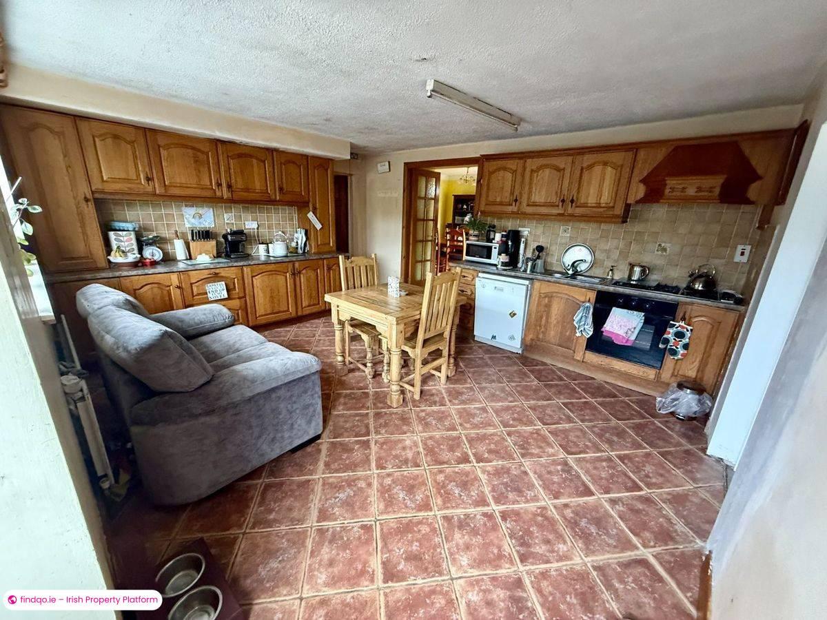 Detached house for Sale in Dring, Longford