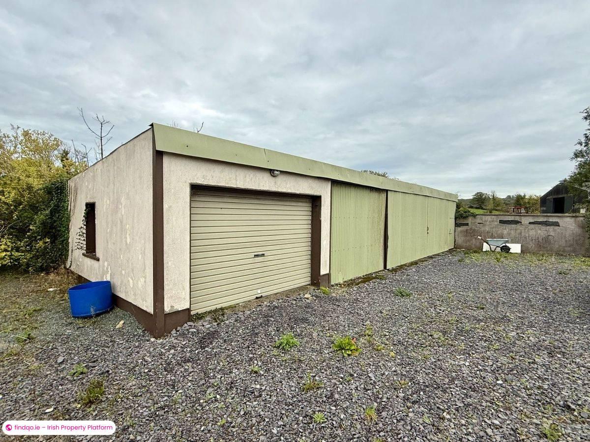 Detached house for Sale in Dring, Longford