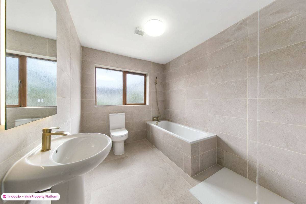 Semi-detached house for Sale in Cavan, Cavan