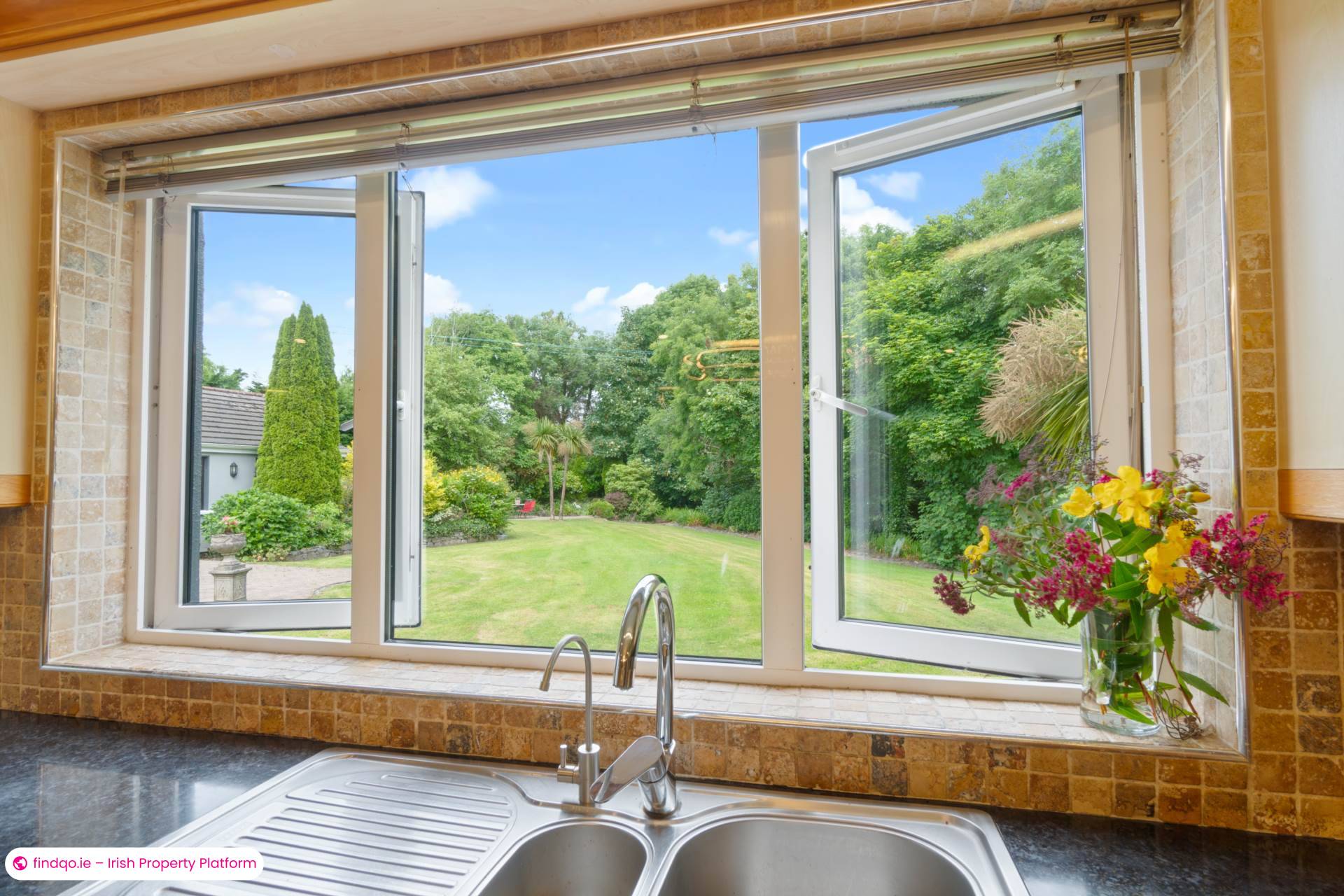 Detached house for Sale in Oughterard, Galway, H91 W83H