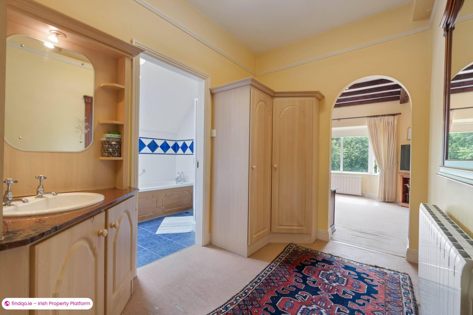 Detached house for Sale in Oughterard, Galway, H91 W83H