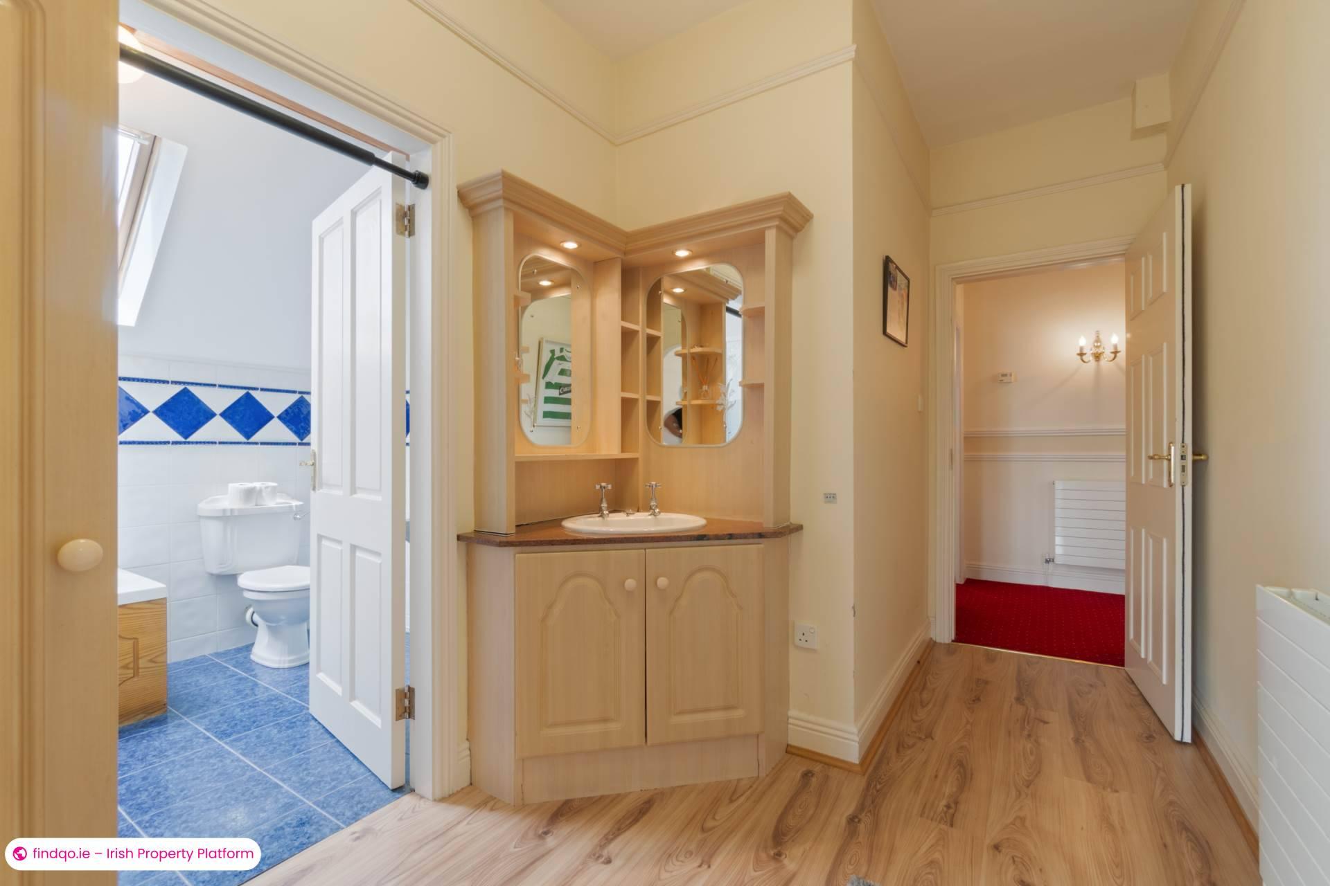 Detached house for Sale in Oughterard, Galway, H91 W83H