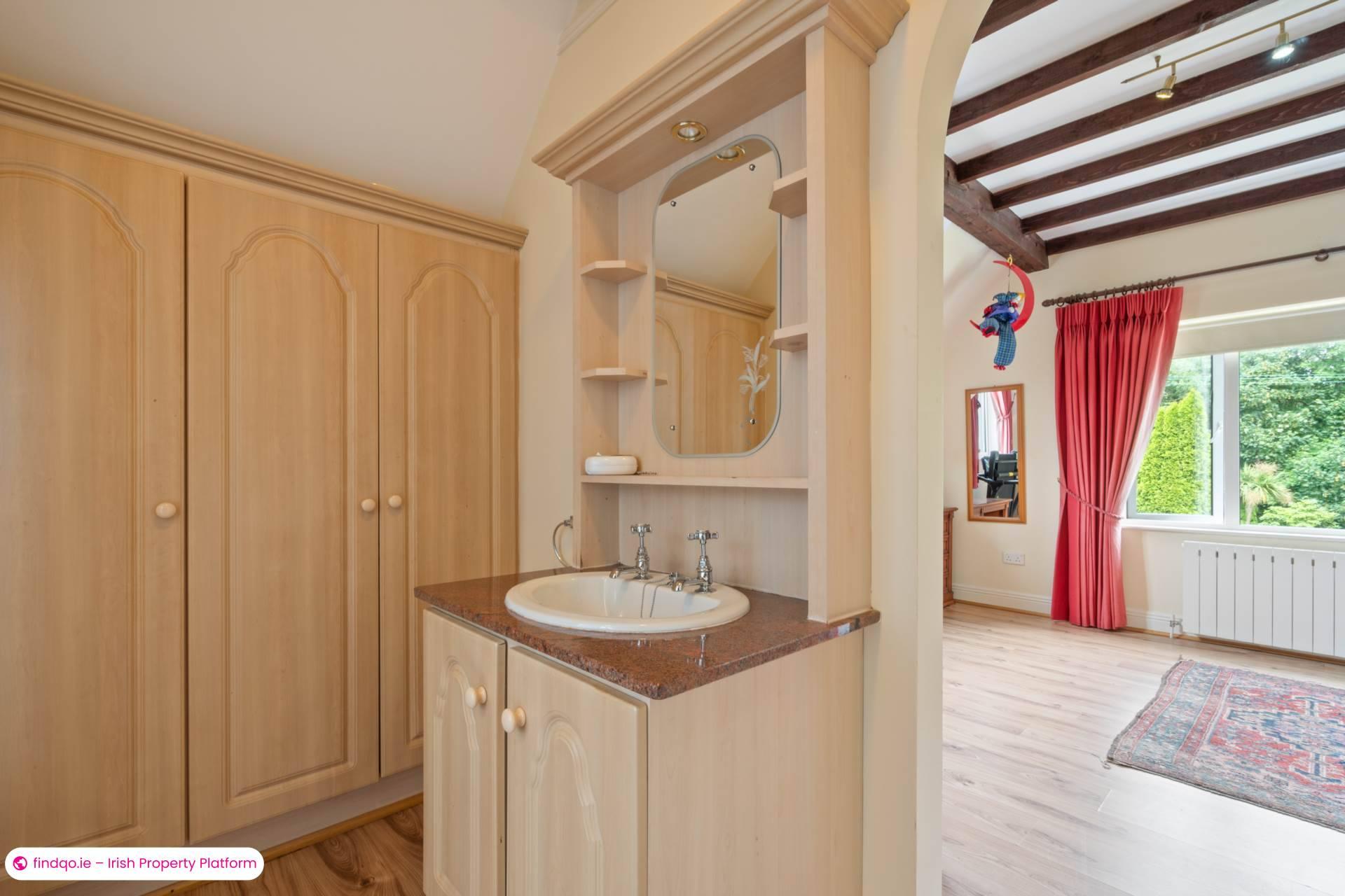 Detached house for Sale in Oughterard, Galway, H91 W83H