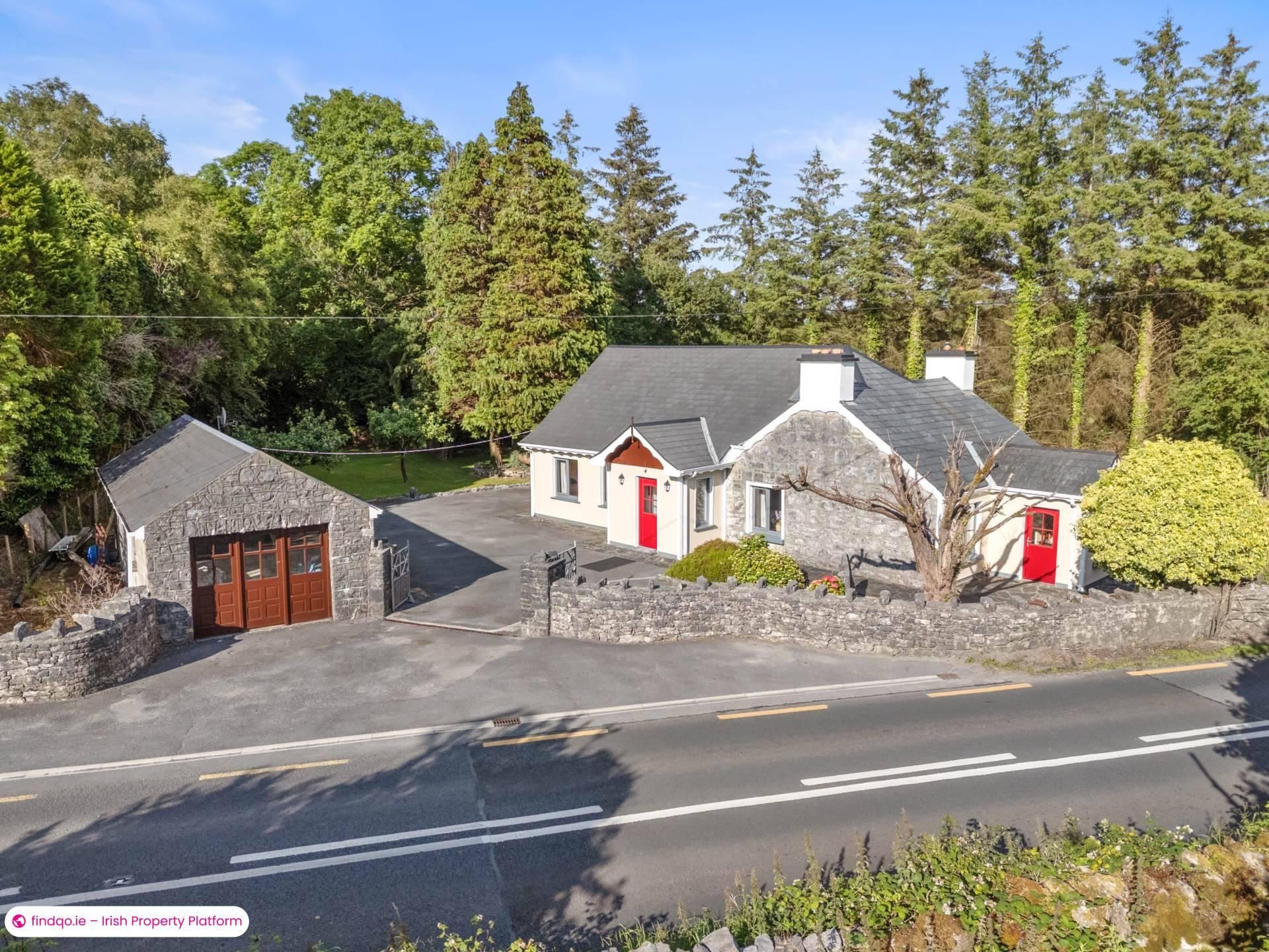 Detached house for Sale in Oughterard, Galway, H91 RFY9
