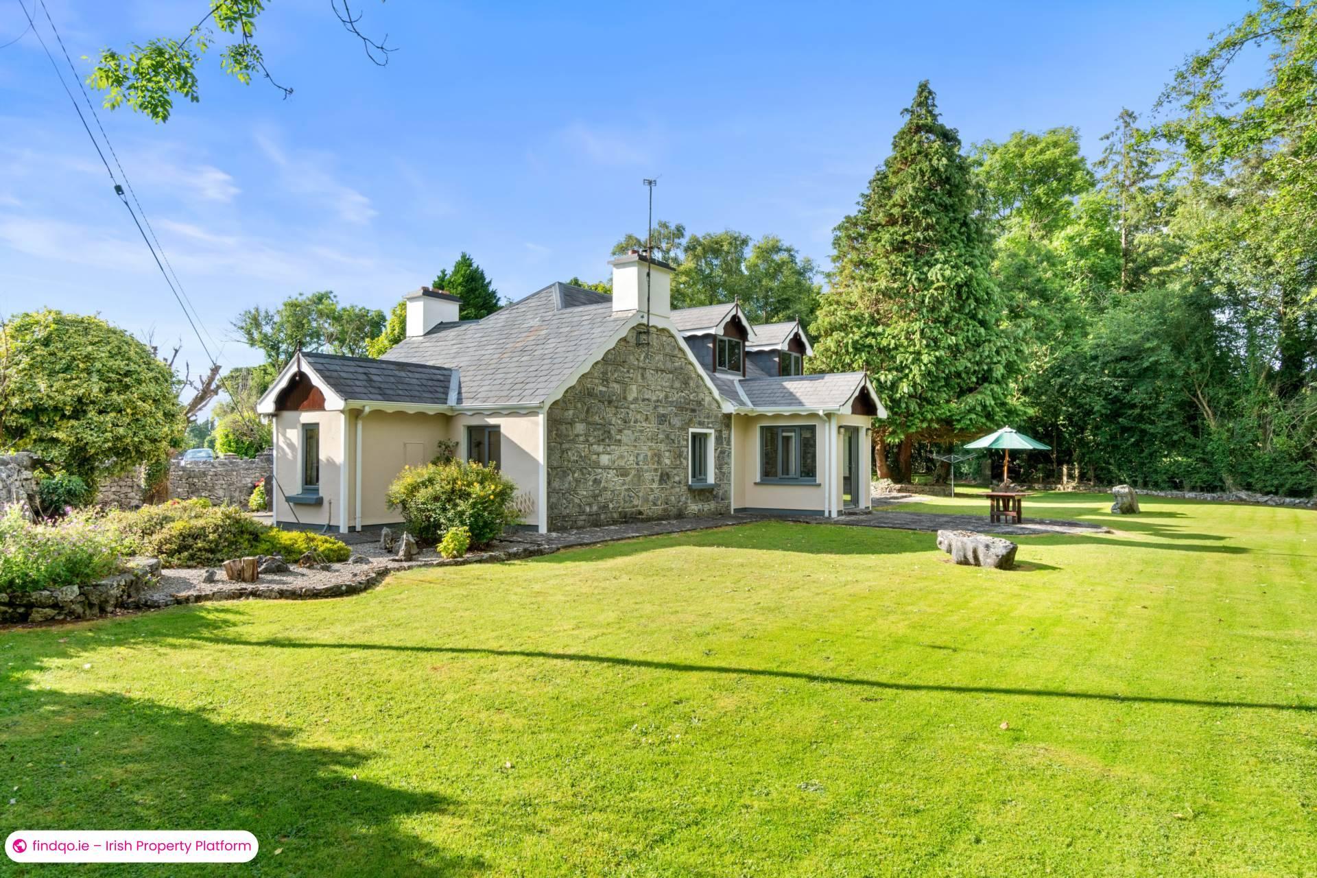 Detached house for Sale in Oughterard, Galway, H91 RFY9