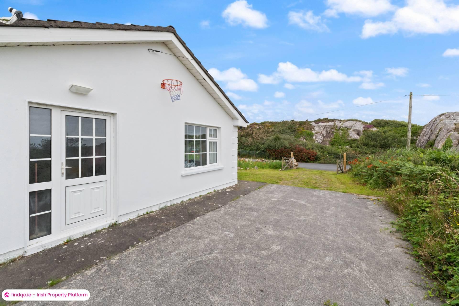 Detached house for Sale in Roundstone, Galway, H91 V6YC