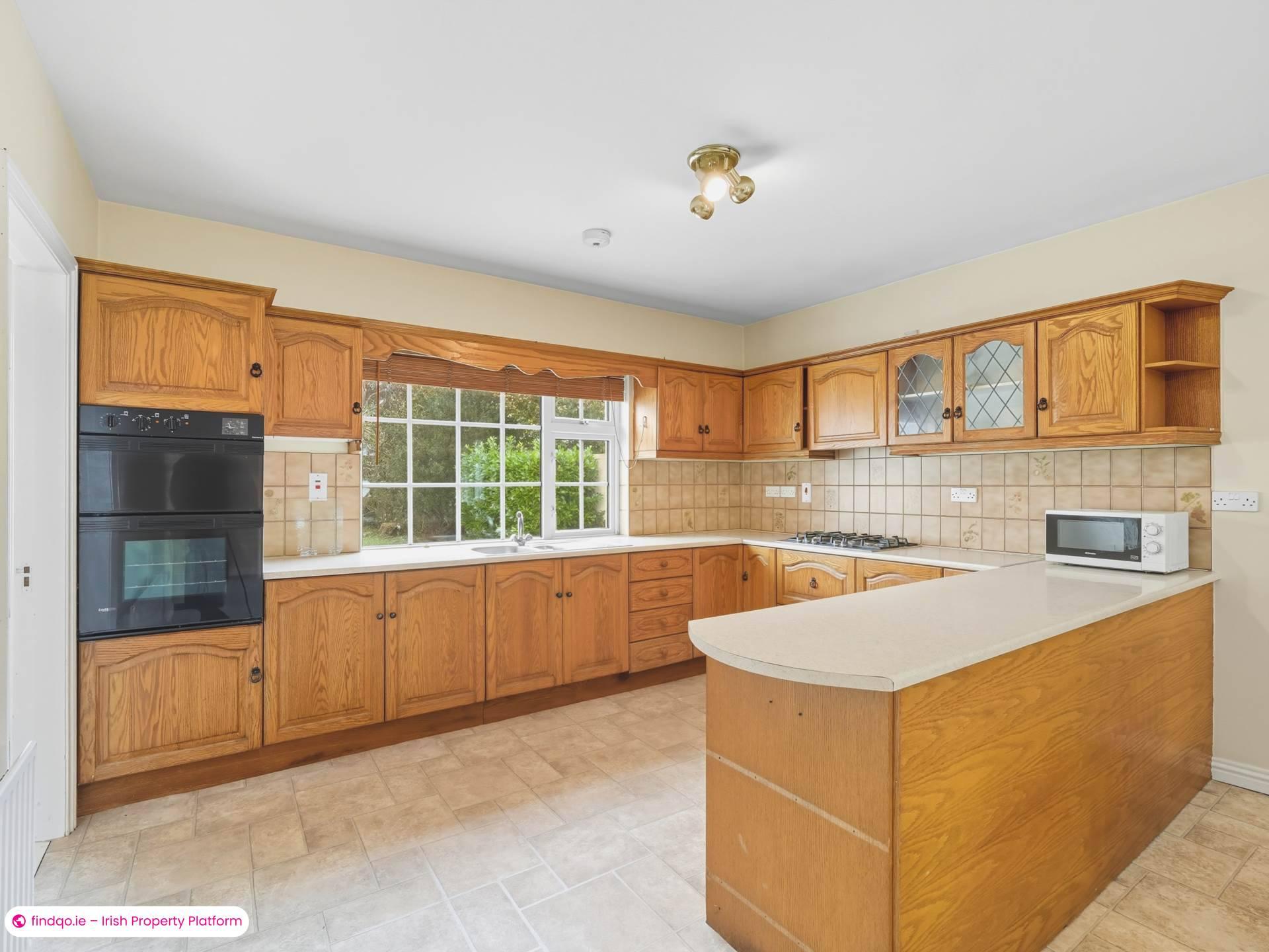 Detached house for Sale in Oughterard, Galway, H91 TKX5