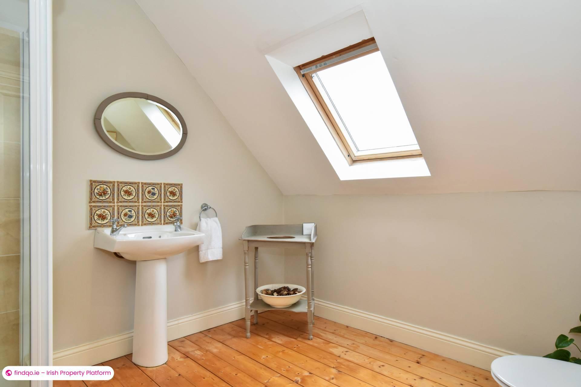 Detached house for Sale in Oughterard, Galway, H91 RF2H