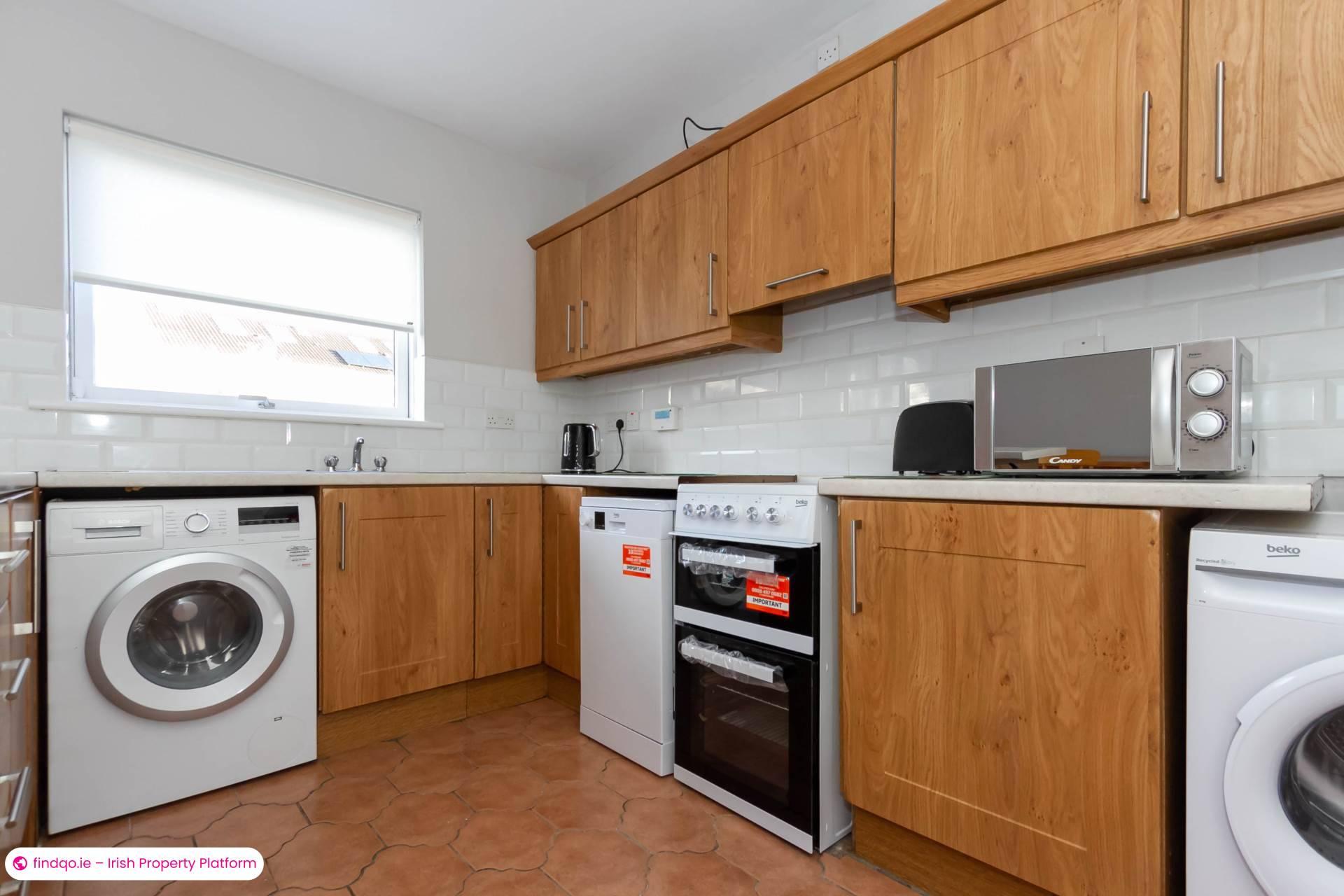 3 Bedroom Semi-detached house for Rent in Dublin 18