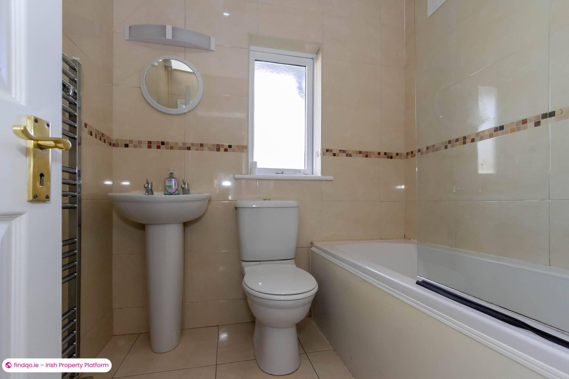 3 Bedroom Semi-detached house for Rent in Dublin 18