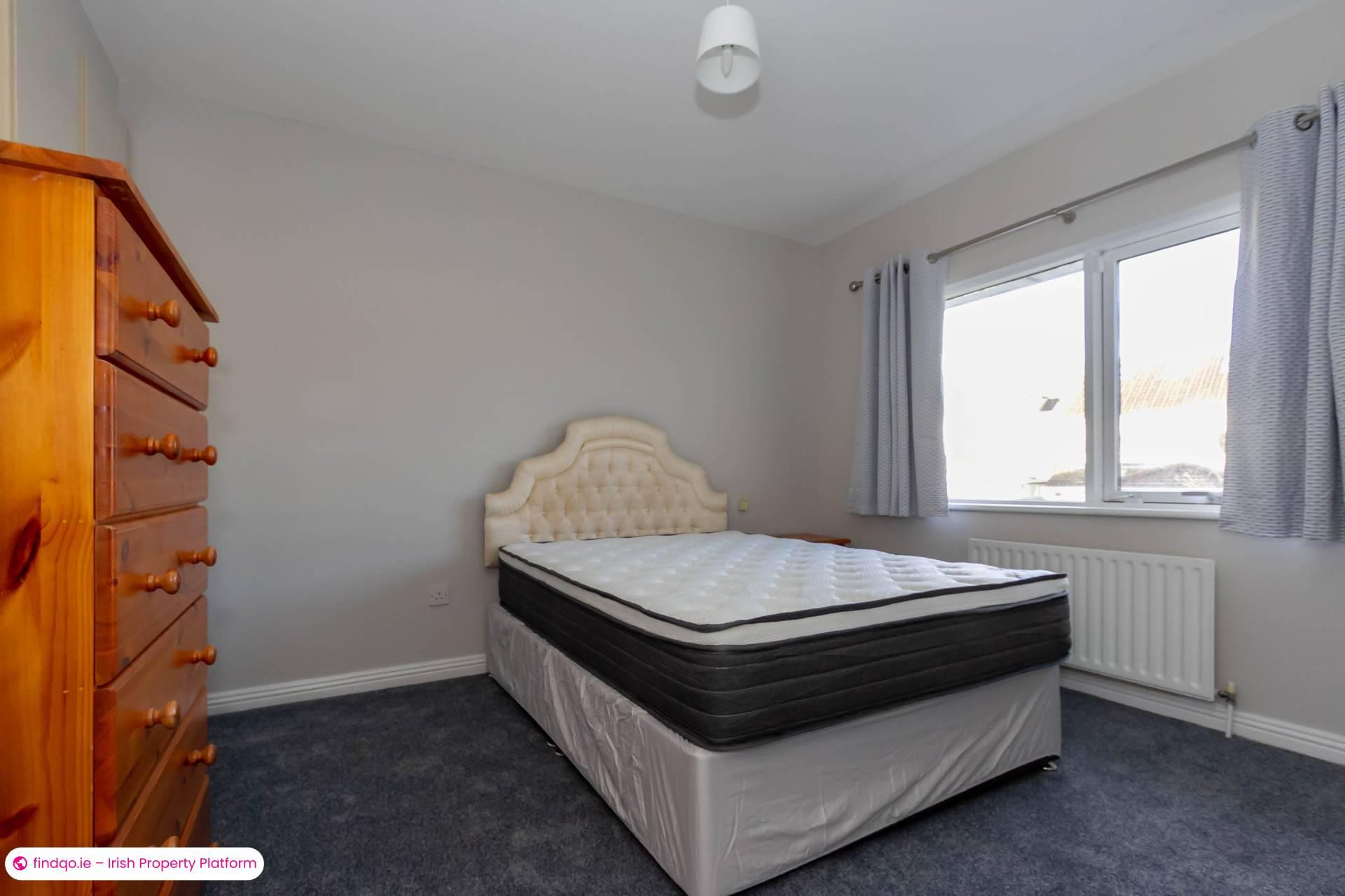 3 Bedroom Semi-detached house for Rent in Dublin 18