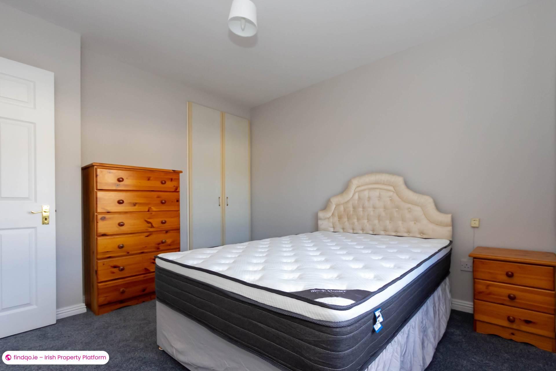 3 Bedroom Semi-detached house for Rent in Dublin 18