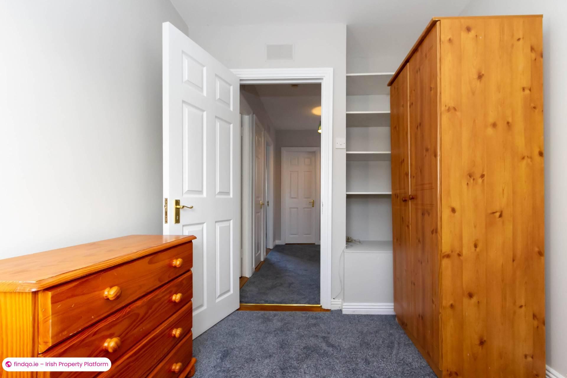 3 Bedroom Semi-detached house for Rent in Dublin 18