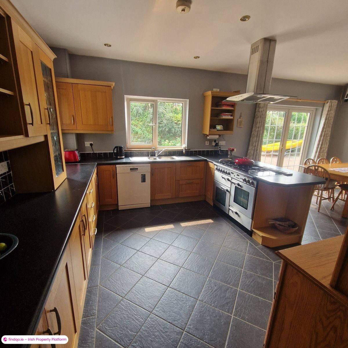 Detached house for Sale in Bantry, Cork
