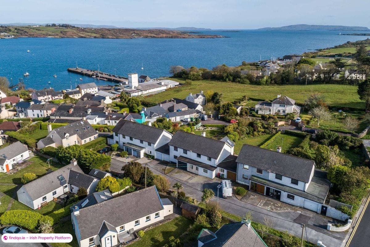 Semi-detached house for Sale in Schull, Cork