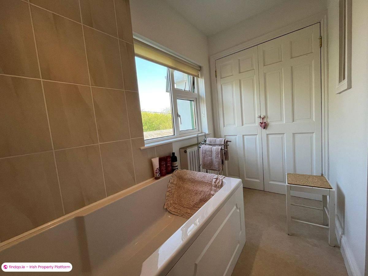 Detached house for Sale in Schull, Cork