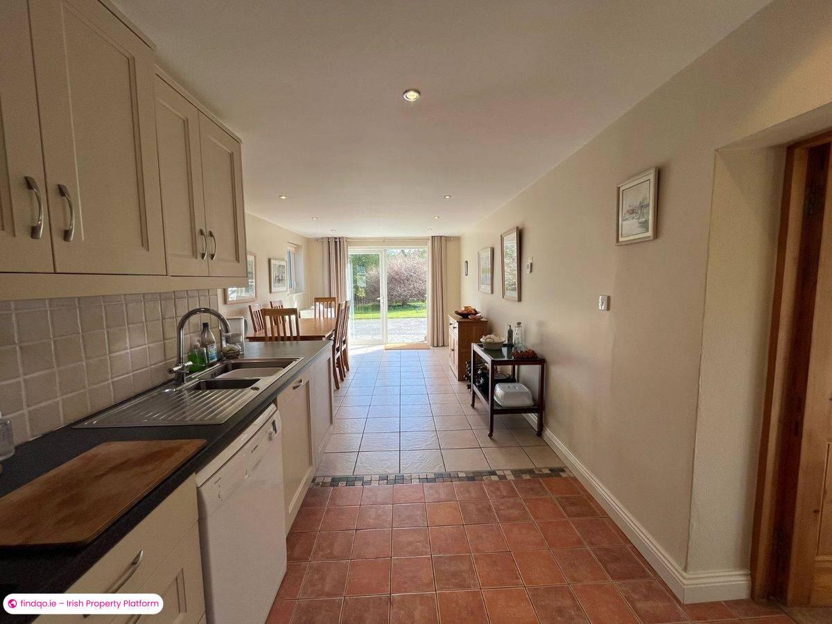 Detached house for Sale in Schull, Cork