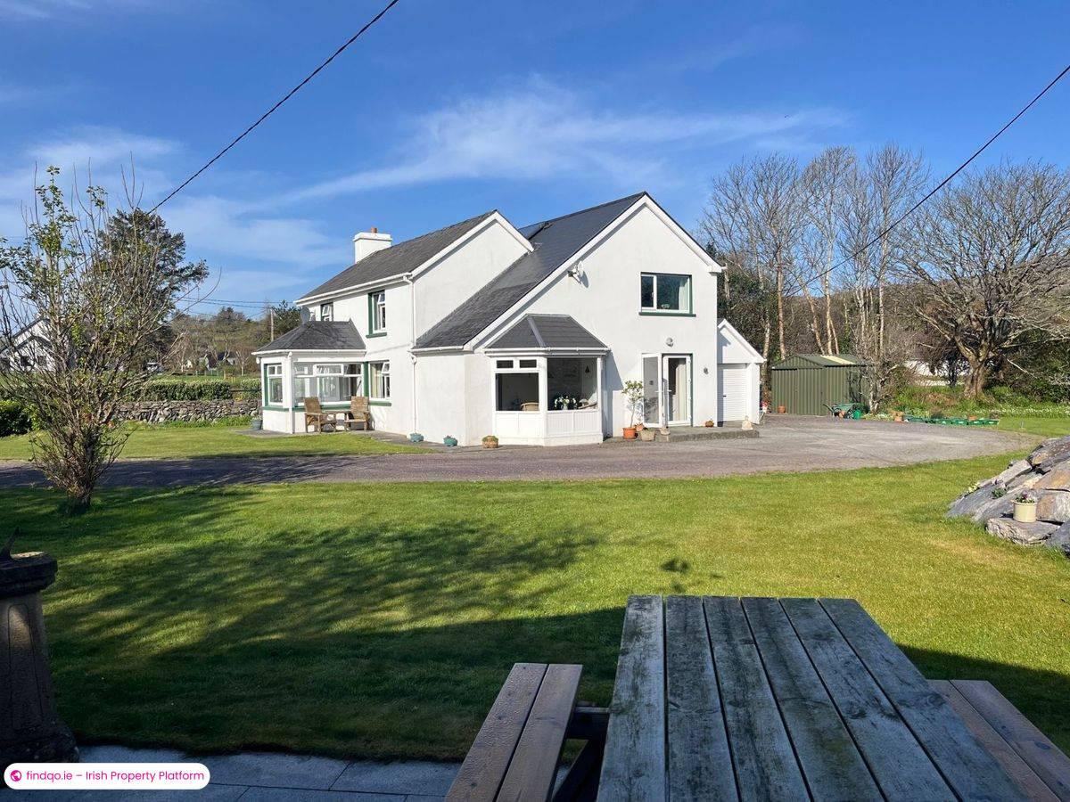 Detached house for Sale in Schull, Cork