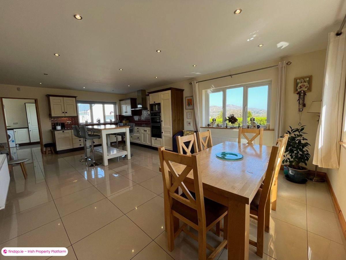 Detached house for Sale in Schull, Cork