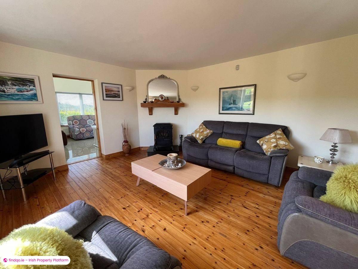 Detached house for Sale in Schull, Cork