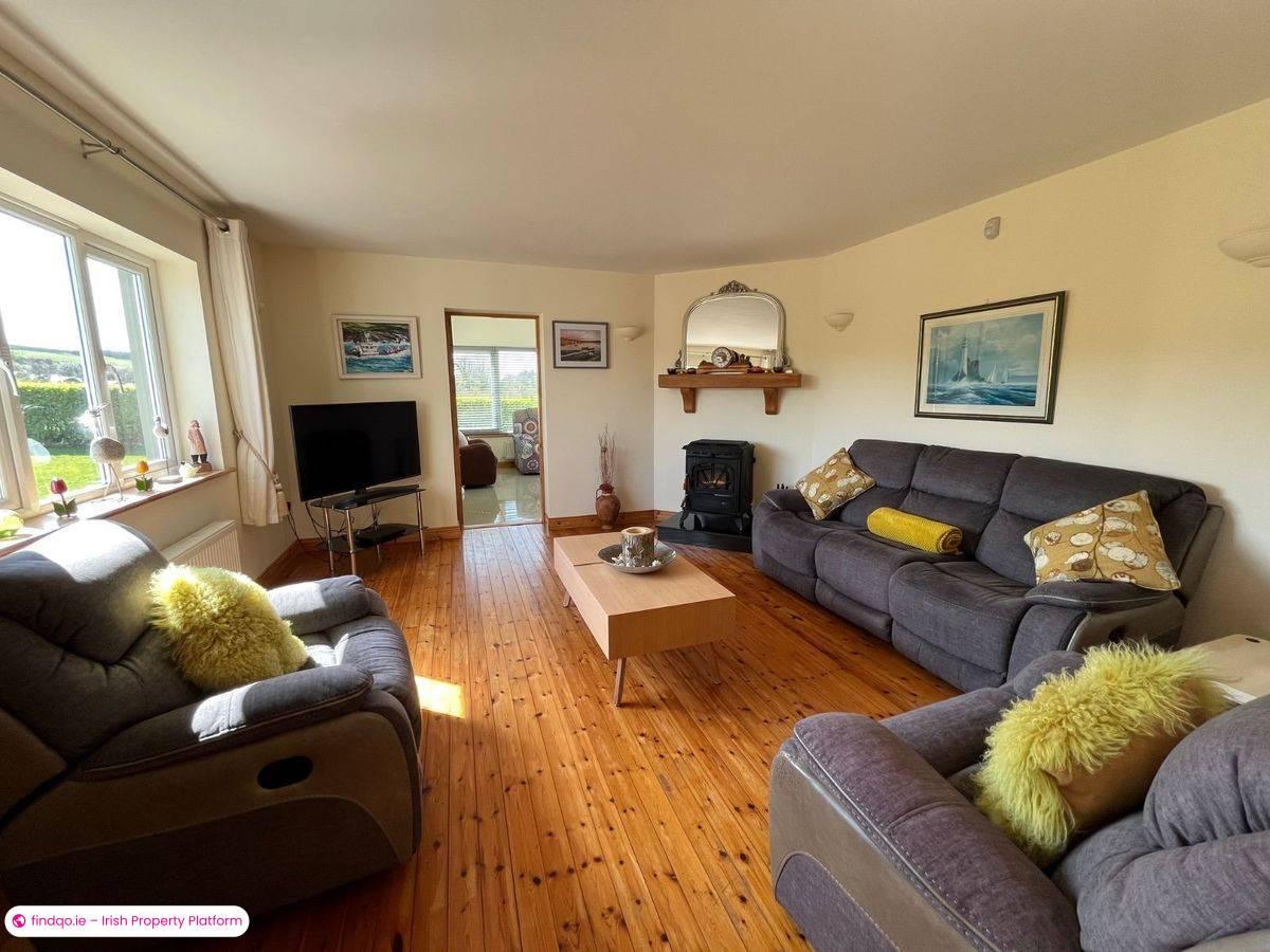 Detached house for Sale in Schull, Cork
