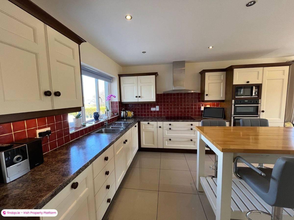 Detached house for Sale in Schull, Cork