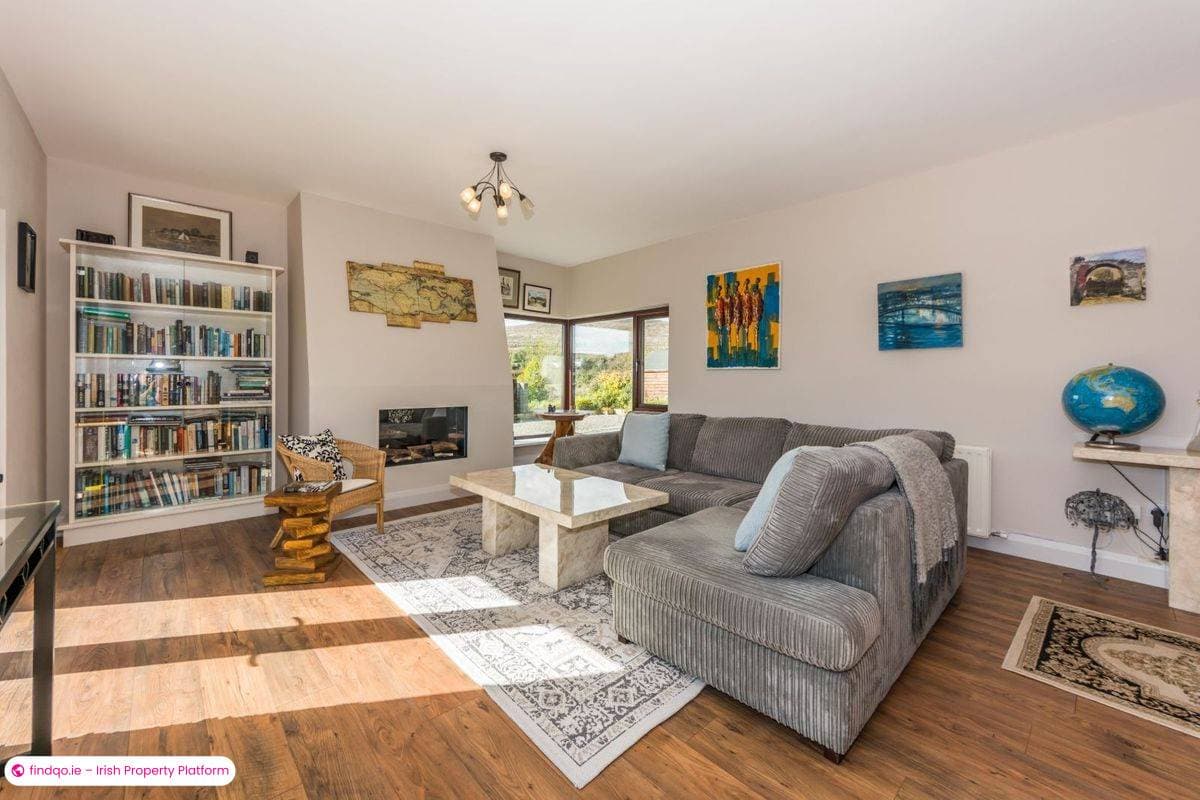 Detached house for Sale in Schull, Cork