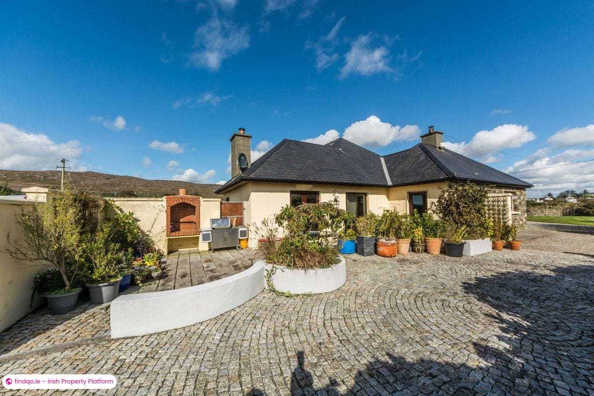 Detached house for Sale in Schull, Cork