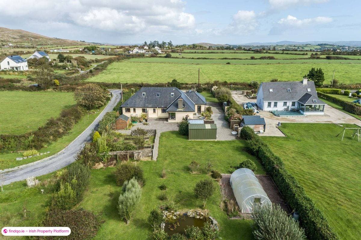 Detached house for Sale in Schull, Cork