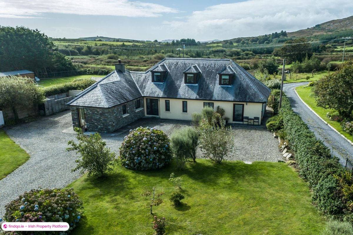 Detached house for Sale in Schull, Cork