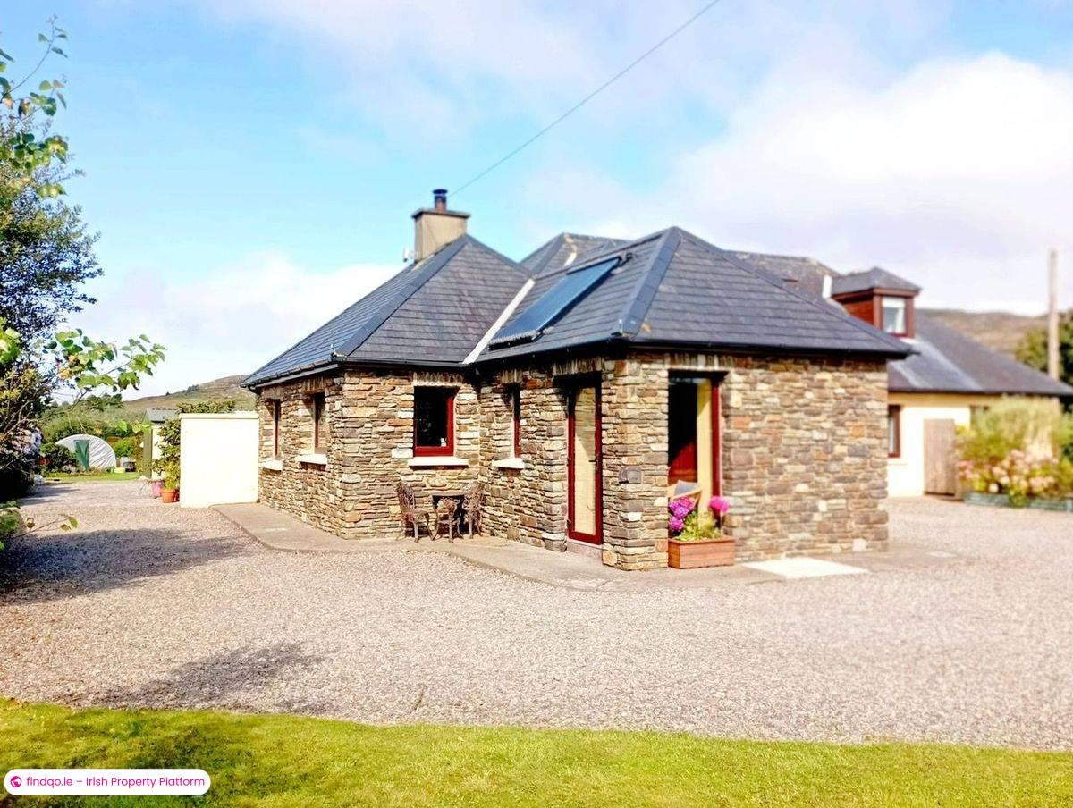 Detached house for Sale in Schull, Cork