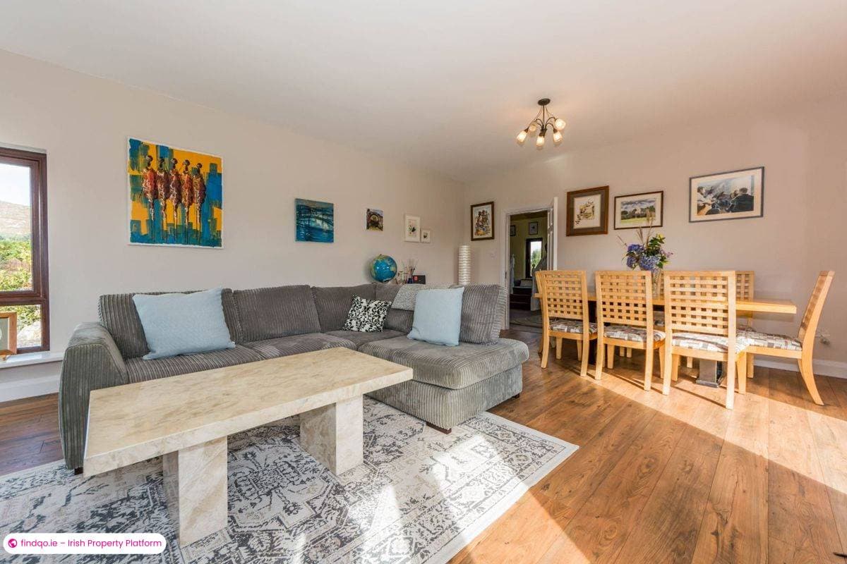 Detached house for Sale in Schull, Cork