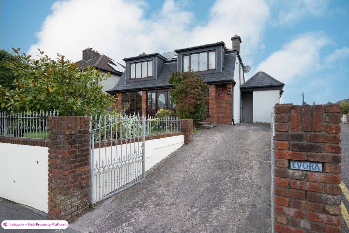 Detached house for Sale in The Lough, Cork